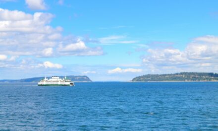 Is it possible to travel by ferry from Curaçao or Aruba to Bonaire?