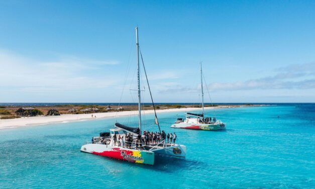 Excursión en catamarán a Klein Curaçao con Irie Tours – Playa, snorkel y BBQ