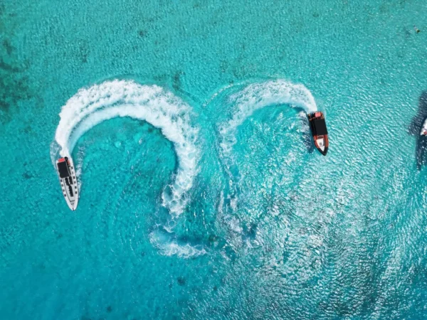 Tour Privado en Powerboat - Charter con Comida y Bebidas Incluidas